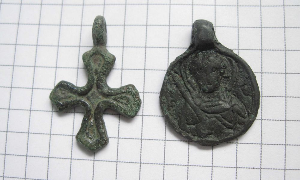 ікона та хрестик 13 ст.