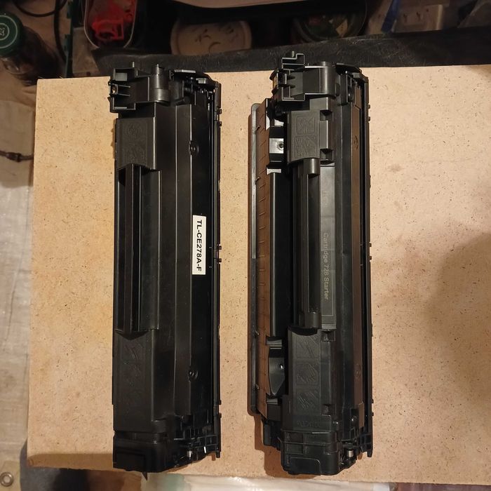 2 картриджа для принтера.