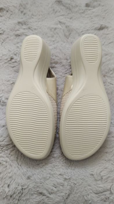 Sandały firmy Jezzi