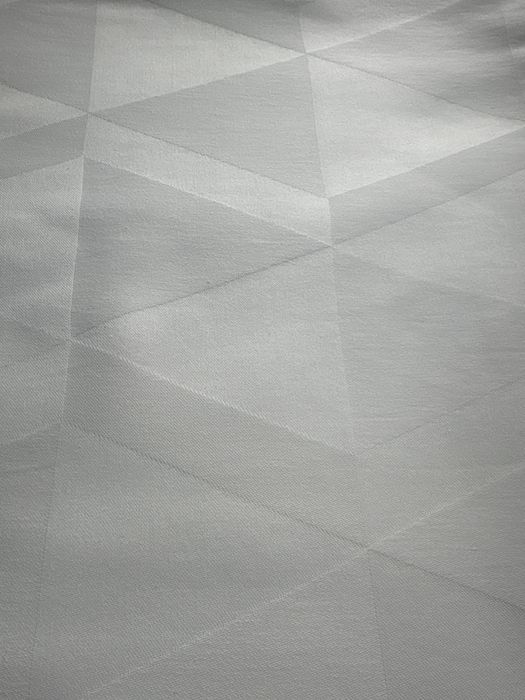 Duży biały obrus stołowy 135x275 cm.