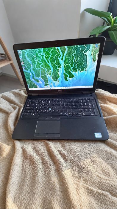 Computador para estudos ou trabalho etc .