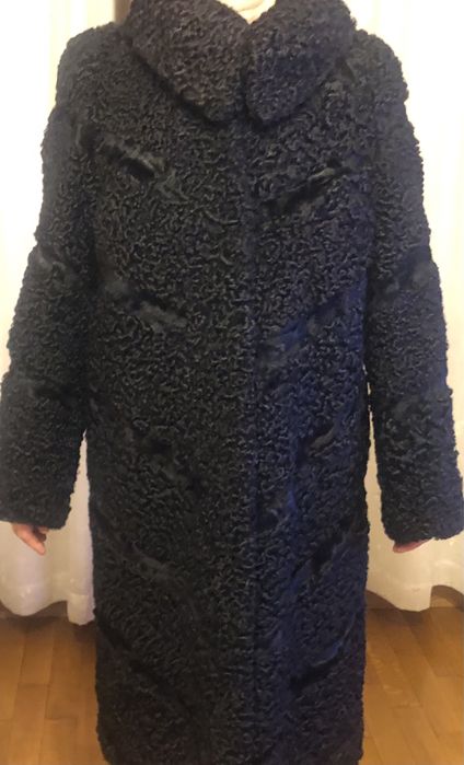 Натуральная шуба каракульчи в очень хорошем состоянии!Тисменица.