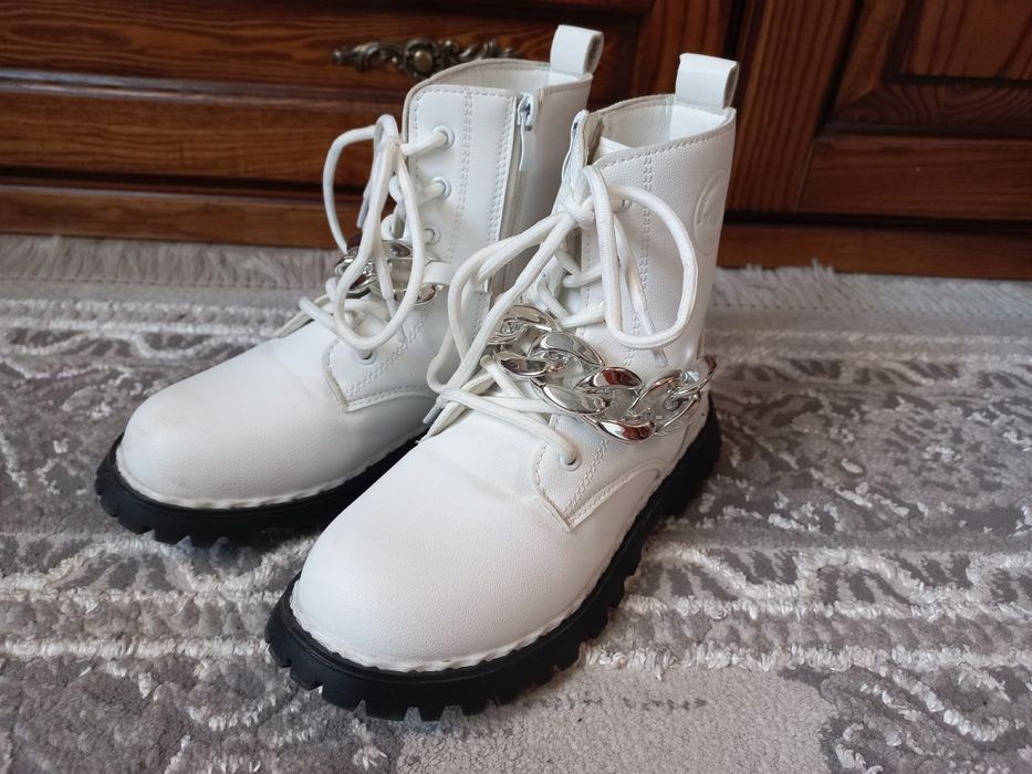 Продам черевички.