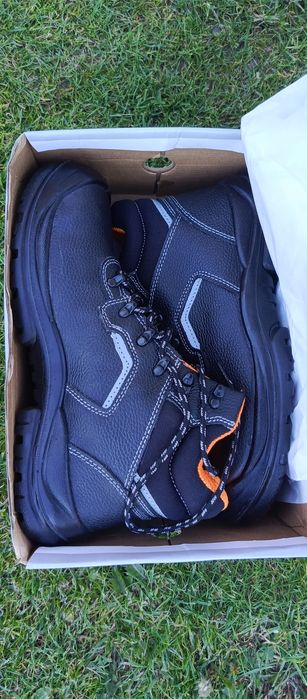 Buty robocze obuwie bezpieczne 43