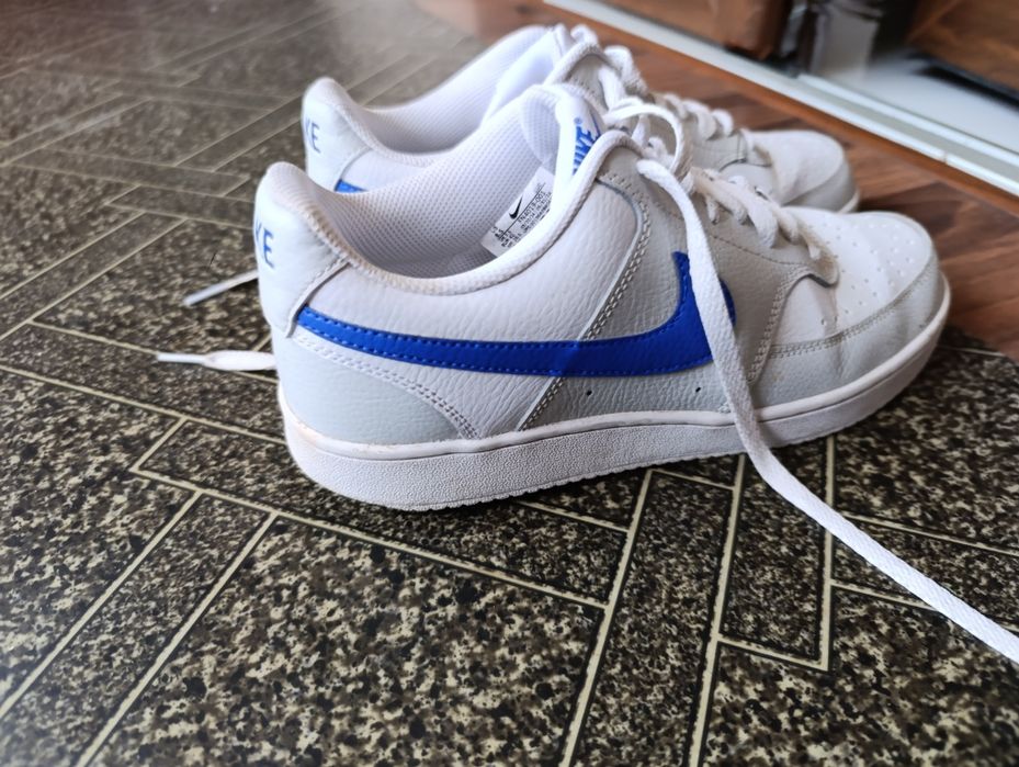 Продаю кросівки Nike court