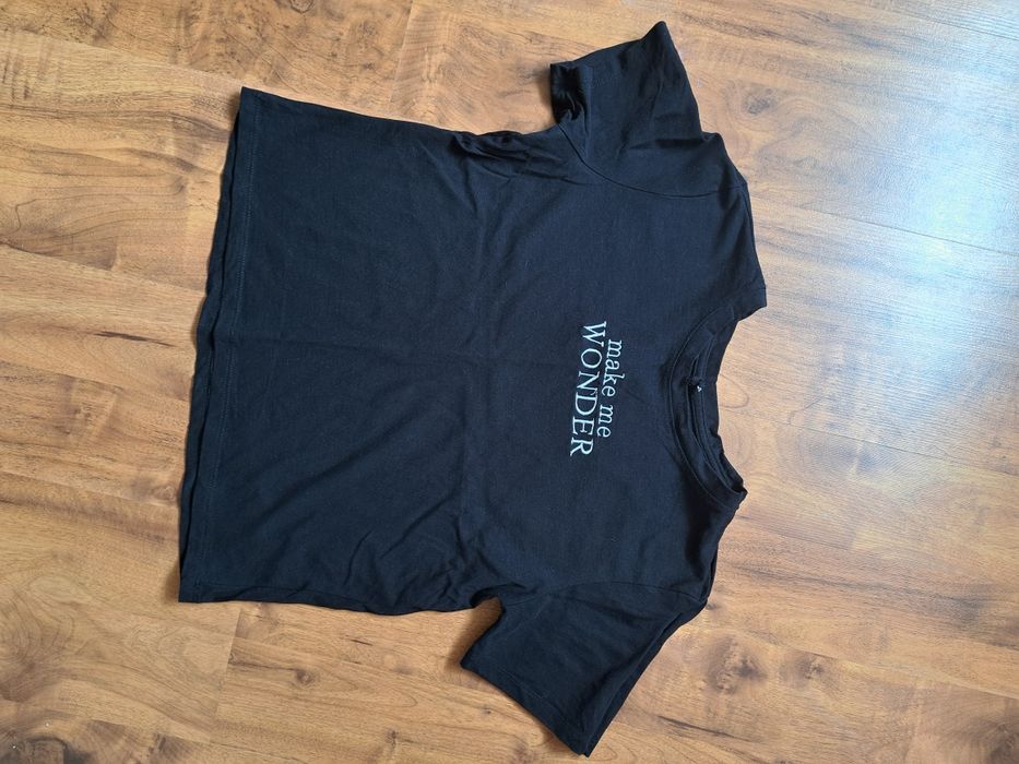 Krótsza bluzka koszulka z krótkim rękawem Sinsay S czarna z białym