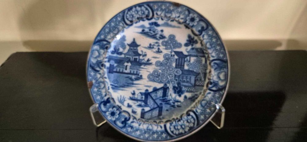 Prato pequeno oriental