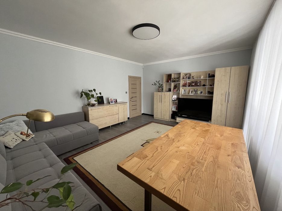 Продається двохповерховий котедж