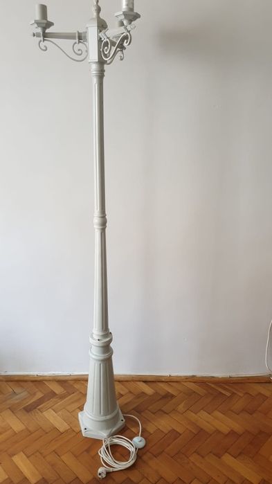 Lampa stojąca Biała