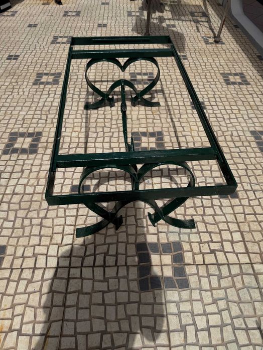 Mesa de centro em ferro forjado