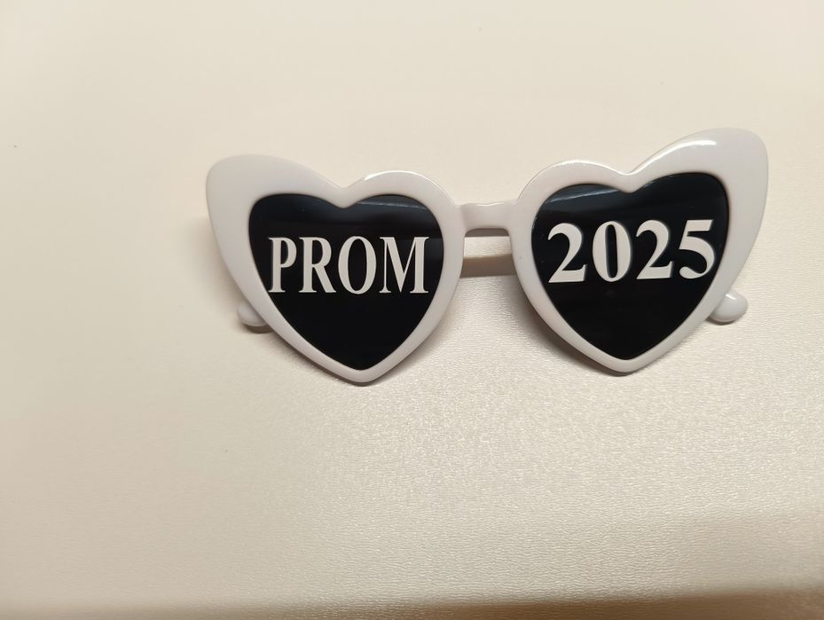 Okulary na studniowke z napisami Prom 2025