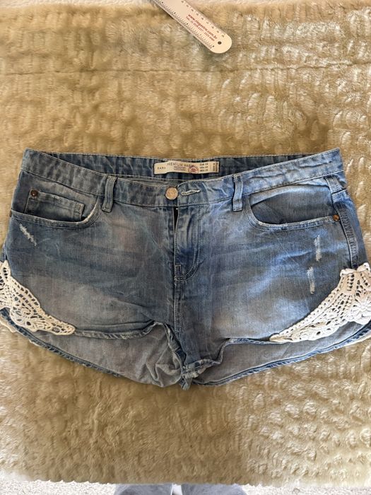 Dois pares de calcoes e umas jardineiras como novas