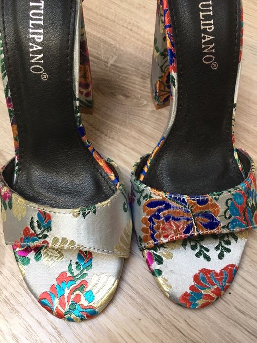 Piękne sandałki w kwiaty:bal, studniówka, sylwester, Komunia