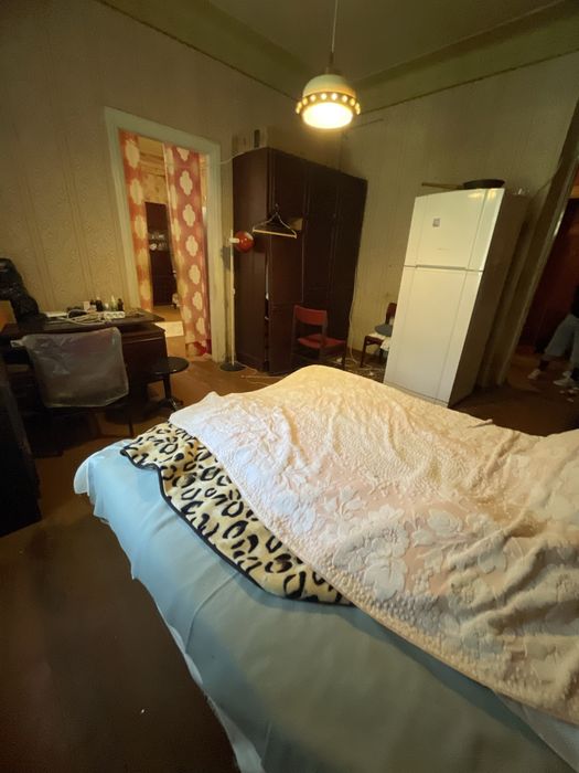 Продам 3 комнатную  квартиру ,сталинку. Центр.Бассейн!