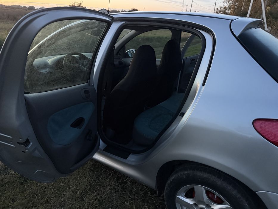 Peugeot 206 1.1 2500$