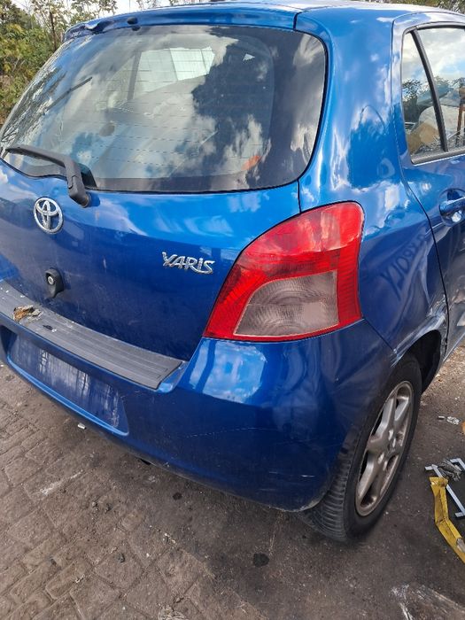 Lampa tył toyota Yaris 2