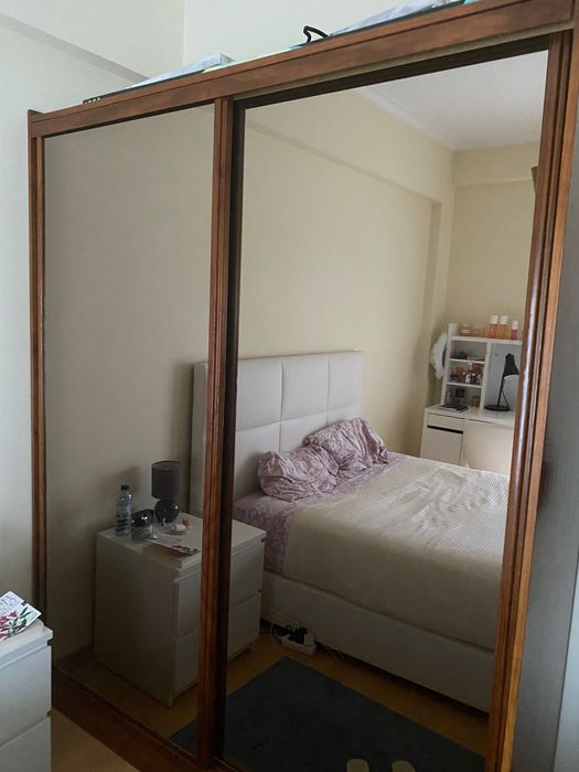 Roupeiro madeira maciça espelhado