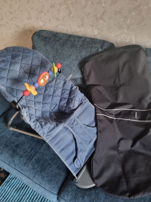 Bujaczek leżaczek babybjorn niebieski, pokrowiec