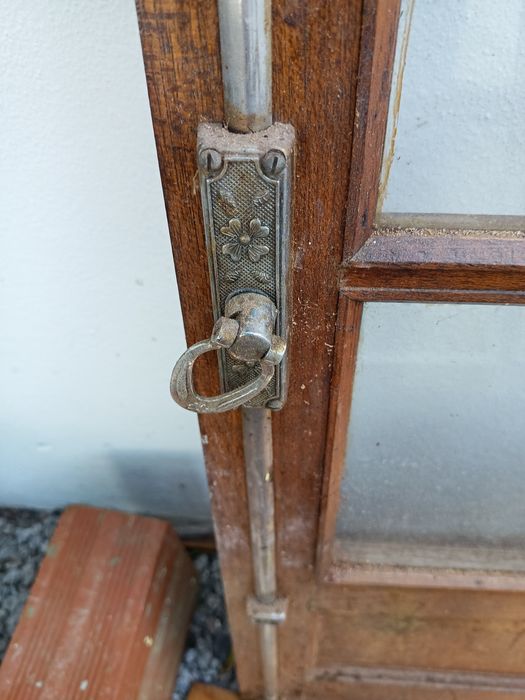 Janelas de madeira maciça