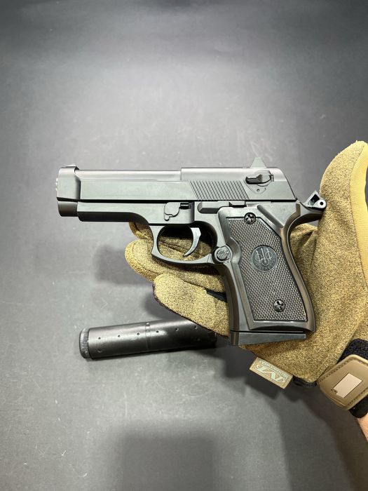 Металевий пістолет Берета з глушником - модель V1 (іграшка)