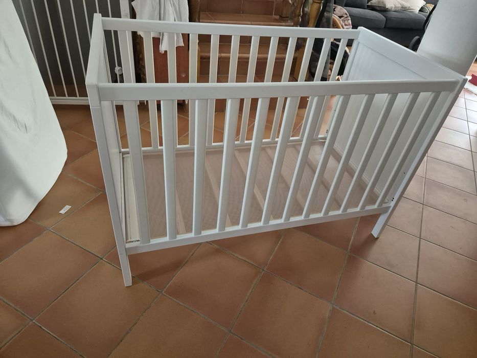 Berço de bebé IKEA completo