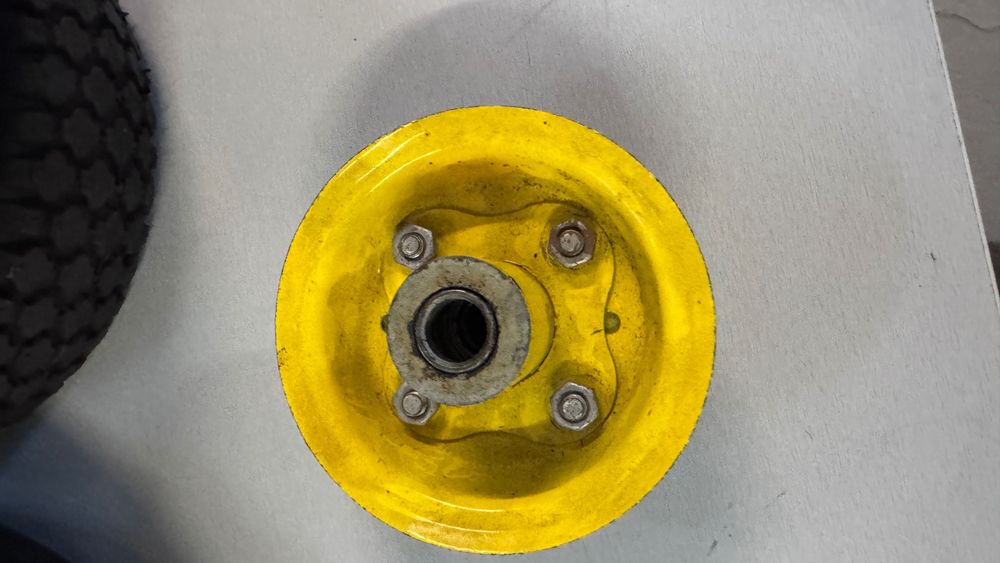 Lote de pneus e câmaras de ar