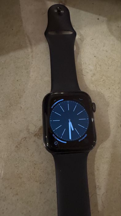 Apple Watch S6 44mm GPS (A2292) – bom estado + carregador