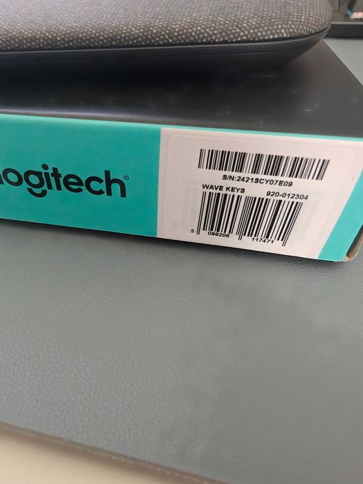 Teclado ergonómico Logitech Wave Keys