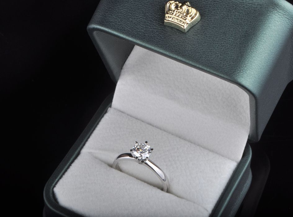 Кольцо из белого золота с бриллиантом - 0.75ct (сертификат)