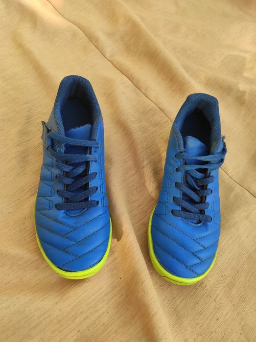 417. Buty piłkarskie do piłki nożnej turfy Kipsta r. 33