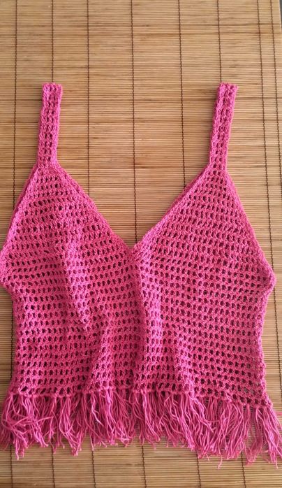 Bolsa, biquíni em crochê e acessórios.