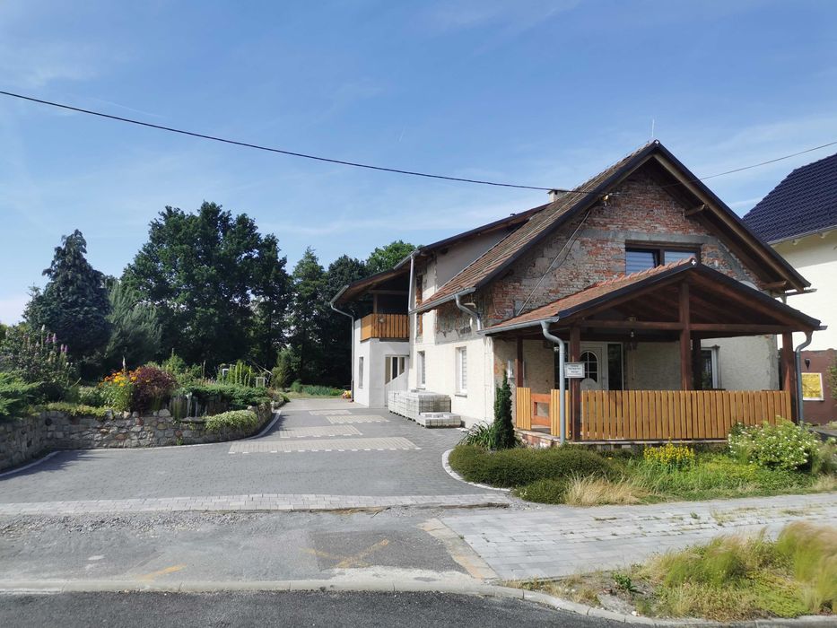 Urokliwy dom z ogrodem