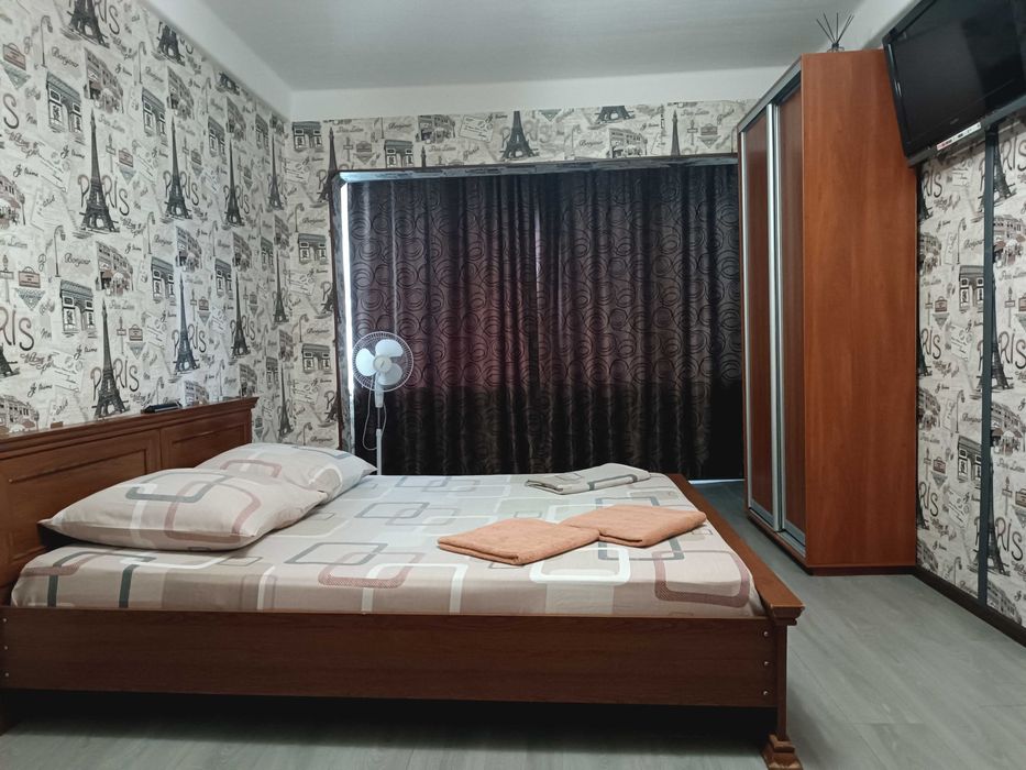 Оболонский пр-т. метро "Героев Днепра"  "Dream berry"-1 минута ходьбы.