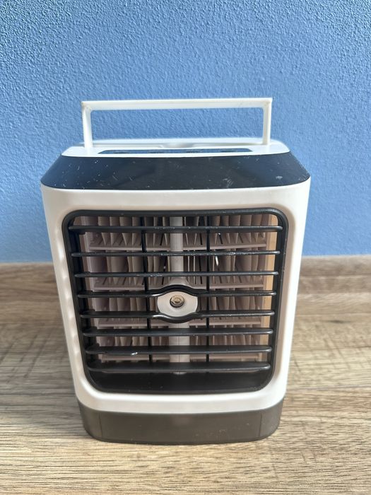 Klimator przenośny z funkcją mgiełki i podświetleniem LED USB-C