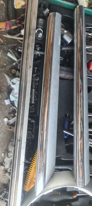 Grill Chrom Prawy Dolny Górny Mercedes CLS W218