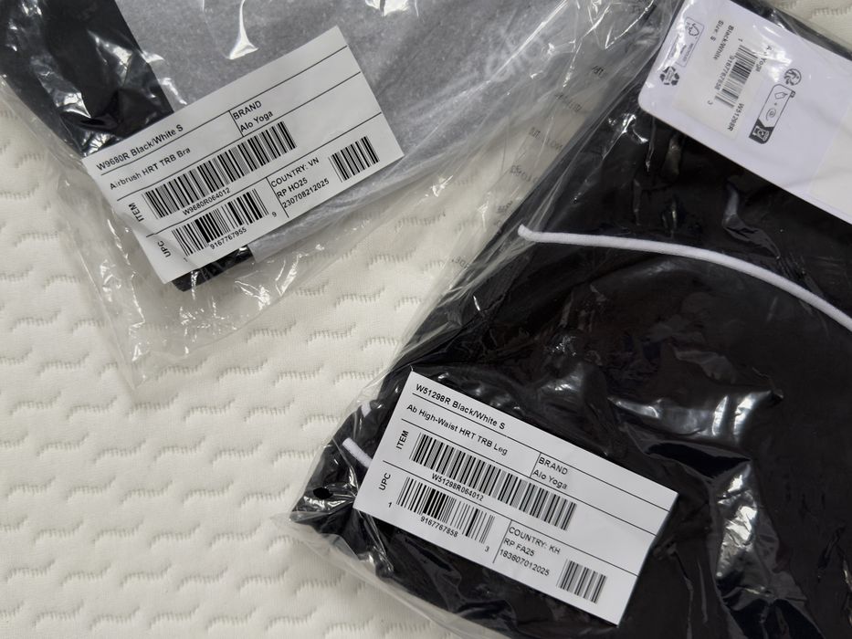 Оригінальний топ Alo Yoga Airbrush Bra • Black • S • Новий