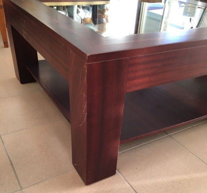 Mesa de centro com vidro (madeira natural)