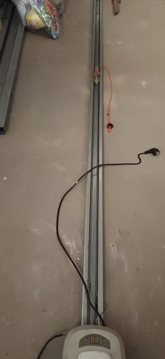 Napęd  Hato wraz z prowadnicą.