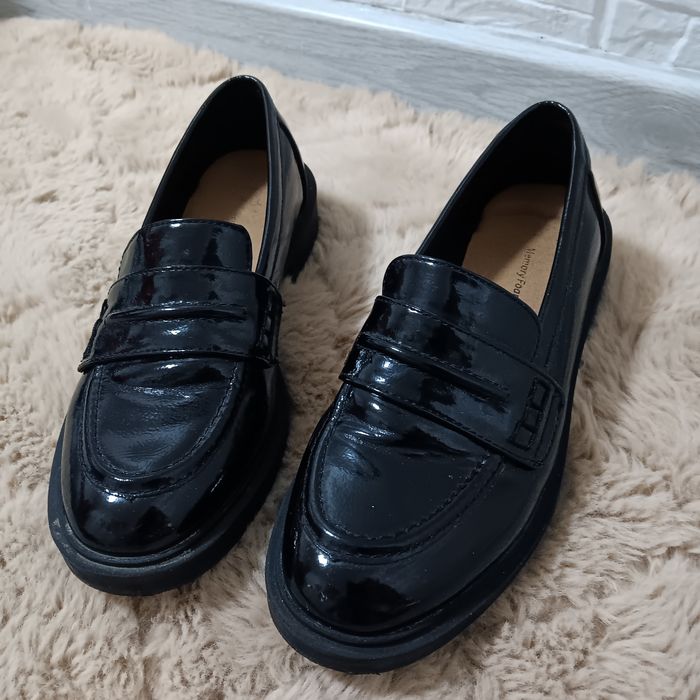 Лакові лофери на низькій платформі 36 р.