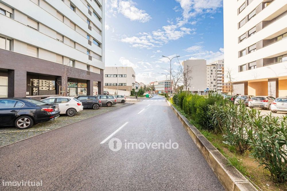 Apartamento T2 moderno, com estacionamento, na Alta de Lisboa