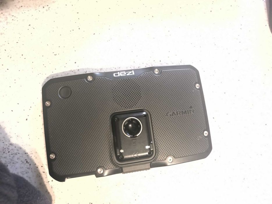 Автонавігатор з безкоштовним оновленням карт Garmin Dezl 770