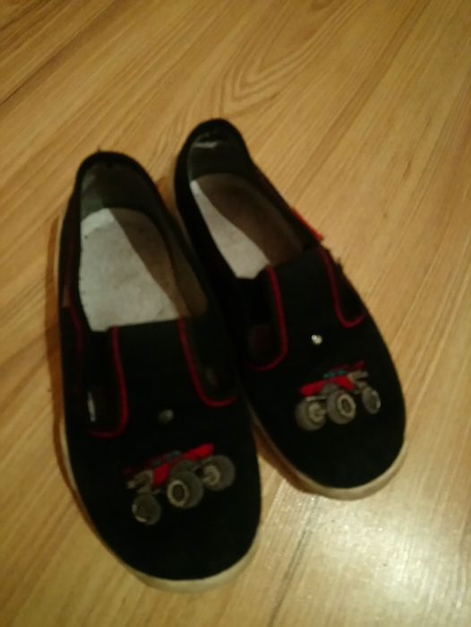 Kapcie/tenisowki/buty do przedszkola r.26