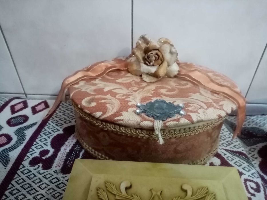 Четыре шкатулки одним лотом