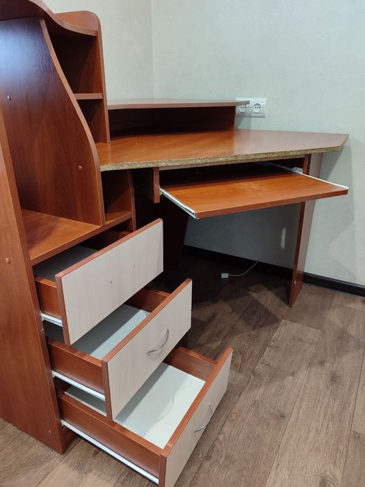 компютерний стіл