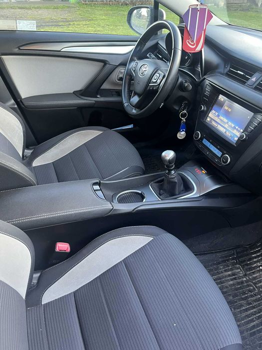 Toyota Avensis T27 polski salon