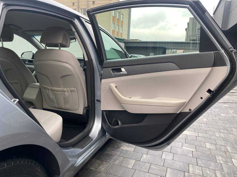 Продам власний автомобіль Hyundai Sonata 2017 року.