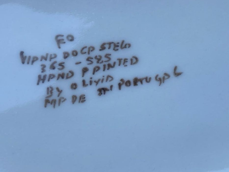 Travessa e terrina, loiça de Viana Castelo, numerada e pintada à mão