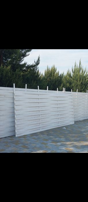 Плетёный забор из дерева