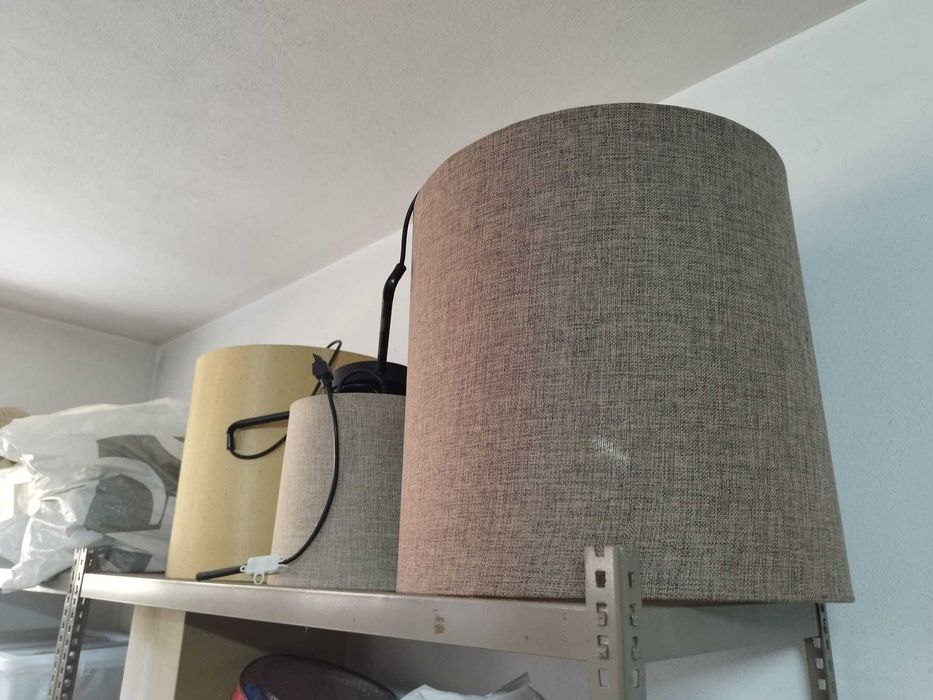 vendo candeeiro de teto com 3 abajures NOVO