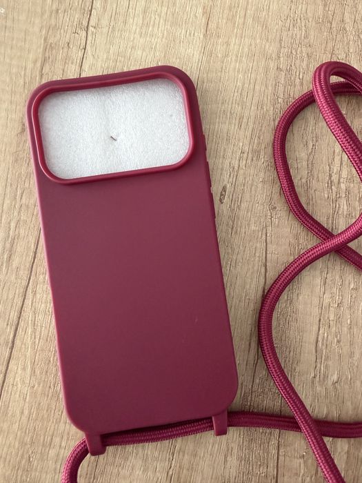 Чохол з шнурочком через плече на IPhone 17 Pro